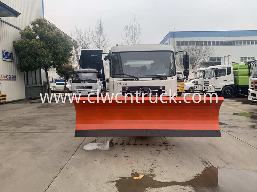 street sweeper cleaning truck 3